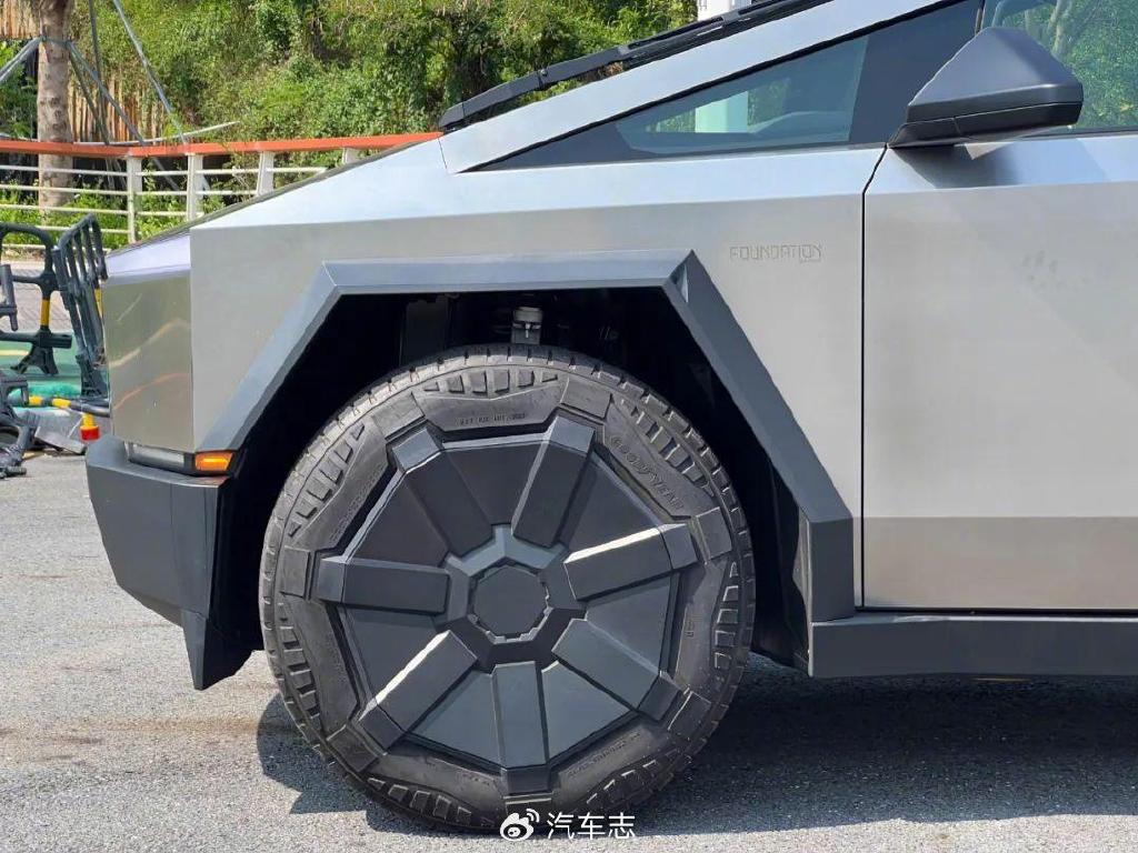 Cybertruck：科幻外观，5 年前发布如今仍回头率爆棚插图10
