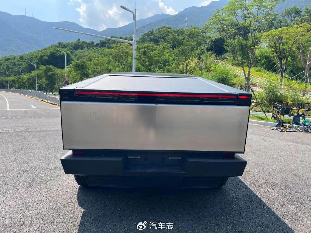 Cybertruck：科幻外观，5 年前发布如今仍回头率爆棚插图6