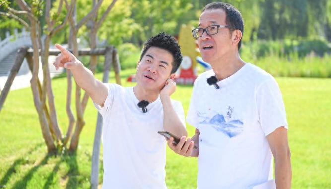 2024年港股焦点上市公司回顾：阿里巴巴、乐华娱乐等12家公司的市场表现与影响插图