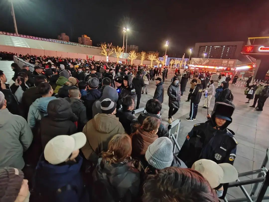 刀郎成为家庭群新宠：从演唱会到刀学解读，长辈们热议不断插图