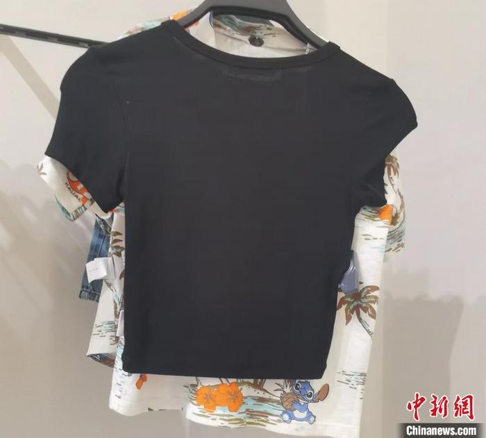 女装拖地裤过长尺码不合理，时尚潮流引发身材焦虑与不便插图1