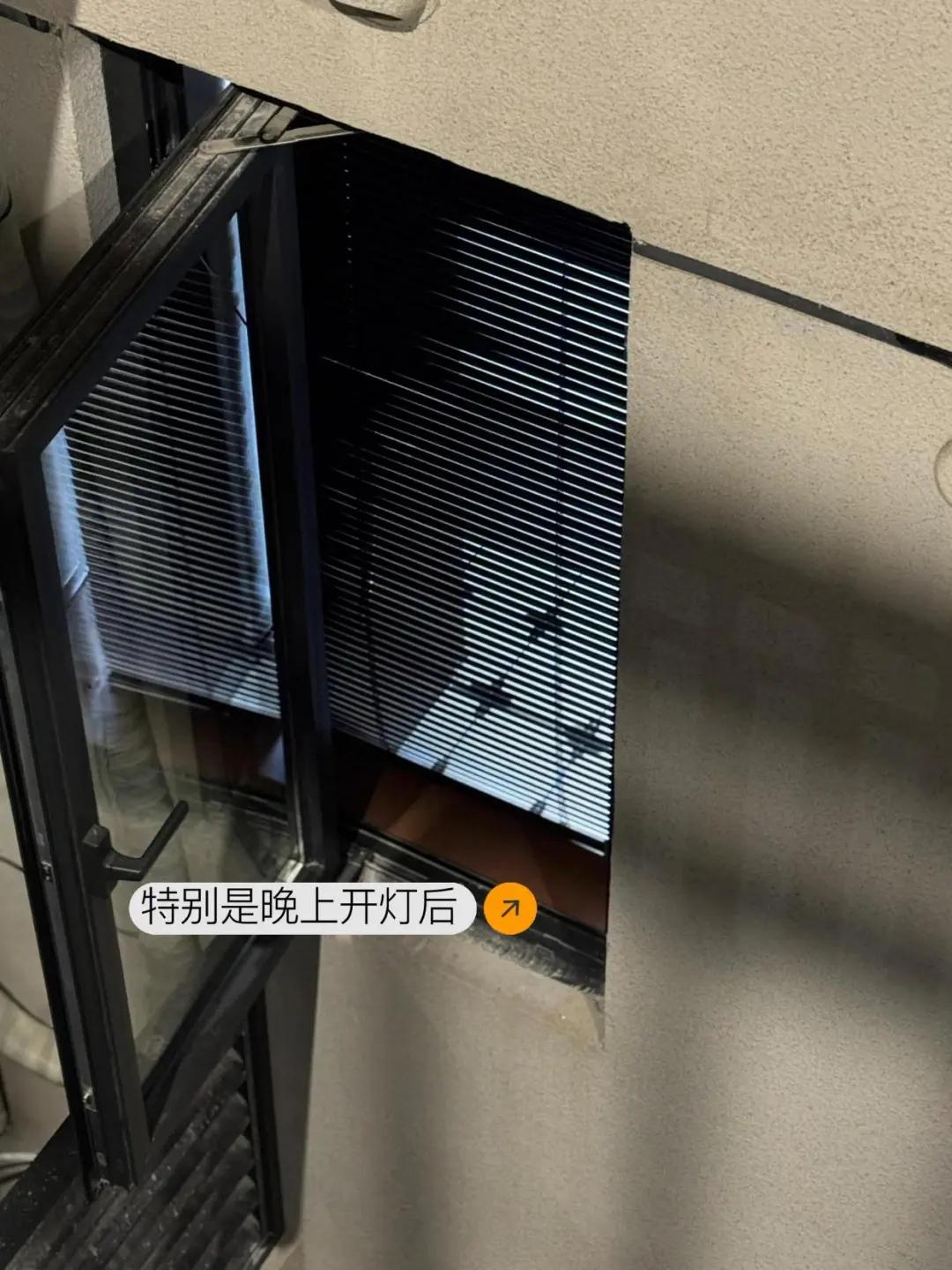 卫生间虽小智慧大！中年阿姨分享百叶窗防走光妙招插图2