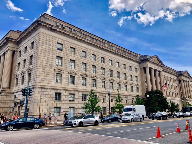 美国养老金真相：90%替代率与15%差距？2025年两大拐点揭晓插图1