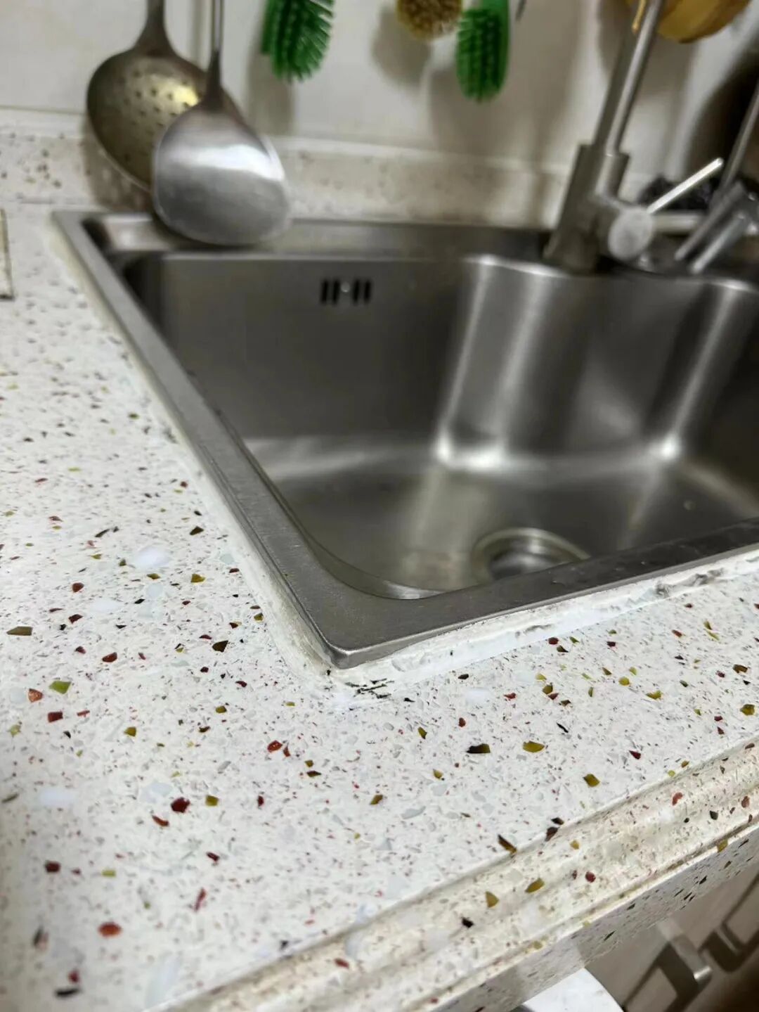 2025年家务邪修大法，离谱却有用，清洁厨房水槽超省心插图11