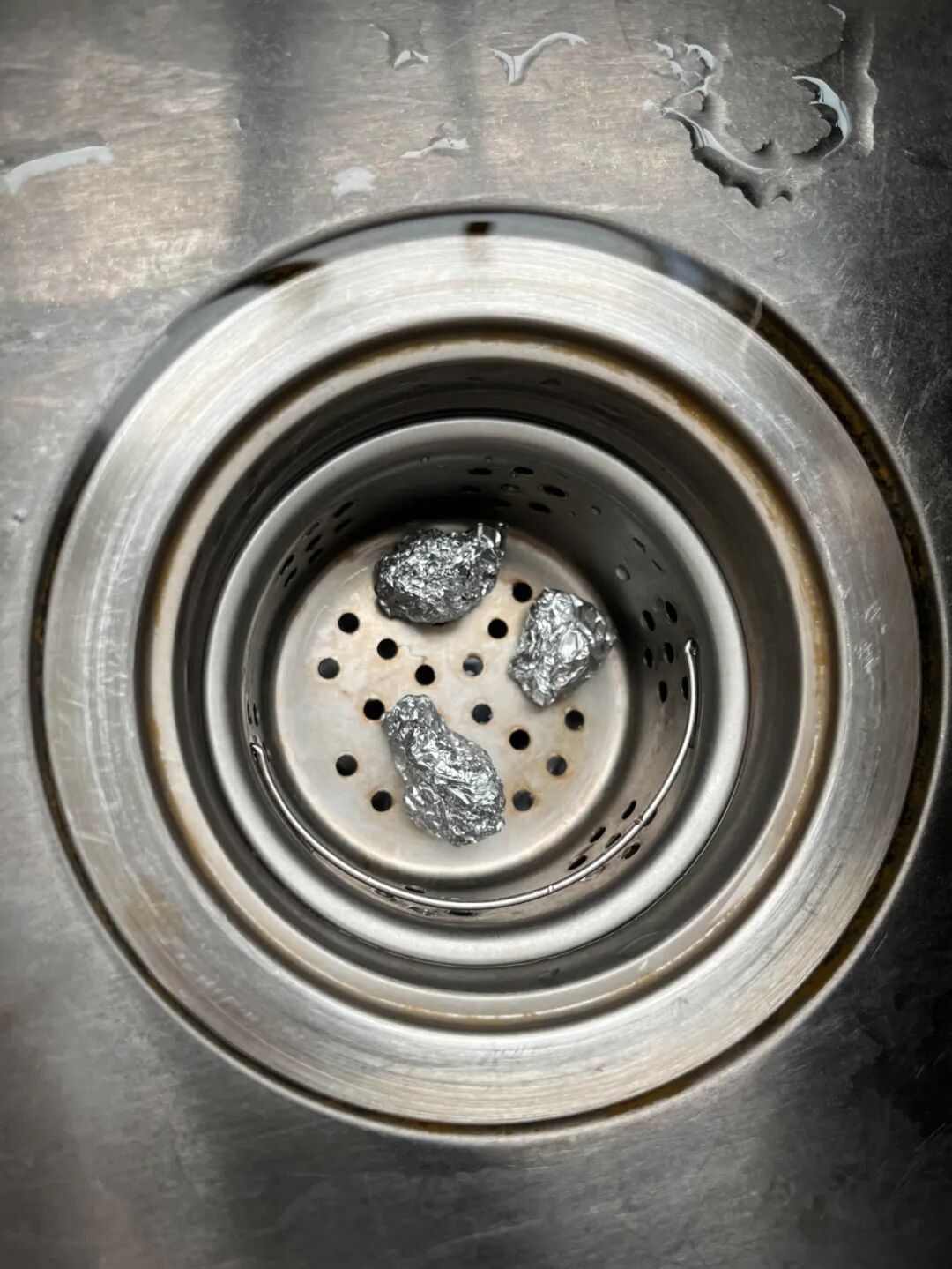 2025年家务邪修大法，离谱却有用，清洁厨房水槽超省心插图5