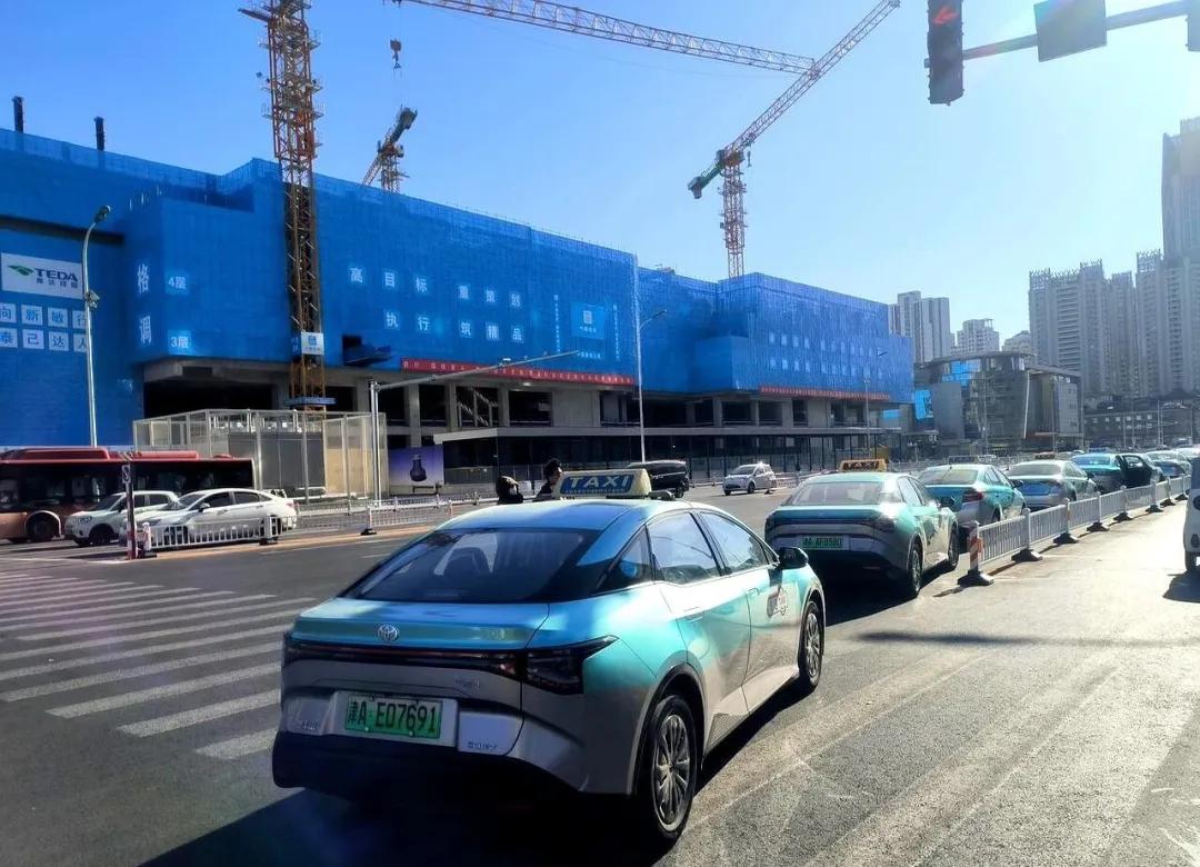 曾经贵得离谱的东西，现在啥样了？固定电话、出租车牌照有话说插图4