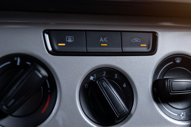 老司机揭秘冬天开车空调用法，堵车除雾这样操作才安全插图2