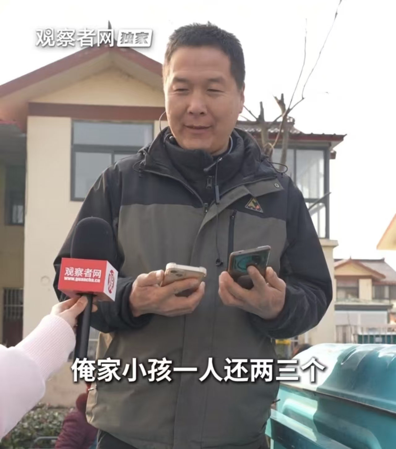 刘强东给宿迁老乡送年货，AI手机成老人最爱，玩具受孩子追捧插图1