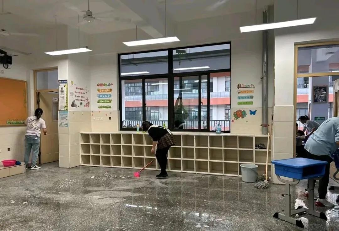 开学季家长忙到崩溃：80后90后请假帮娃打扫教室，你中招了吗？插图10