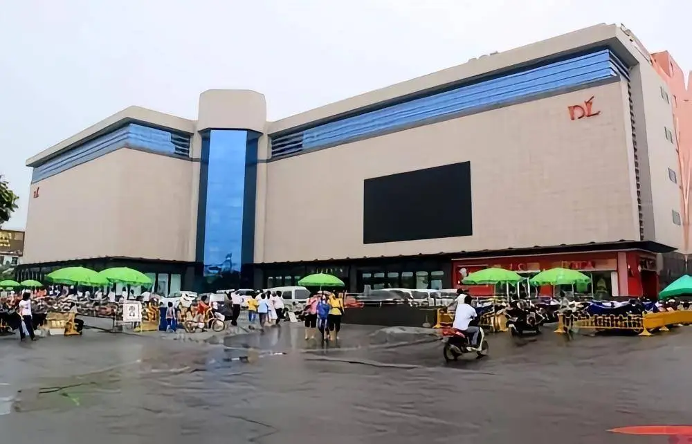 胖东来65亿建梦之城，工地小事引全网议论，背后故事惊人插图18