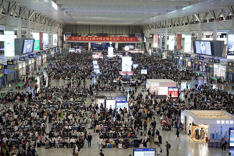 10月3日国庆假期第3天，全社会跨区域人员流动量预计超3亿人次插图1